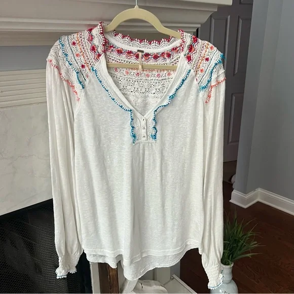 Free People Siesta Fiesta Embroidered Boho Knit Top Peasant Henley Med - Picture 8 of 12
